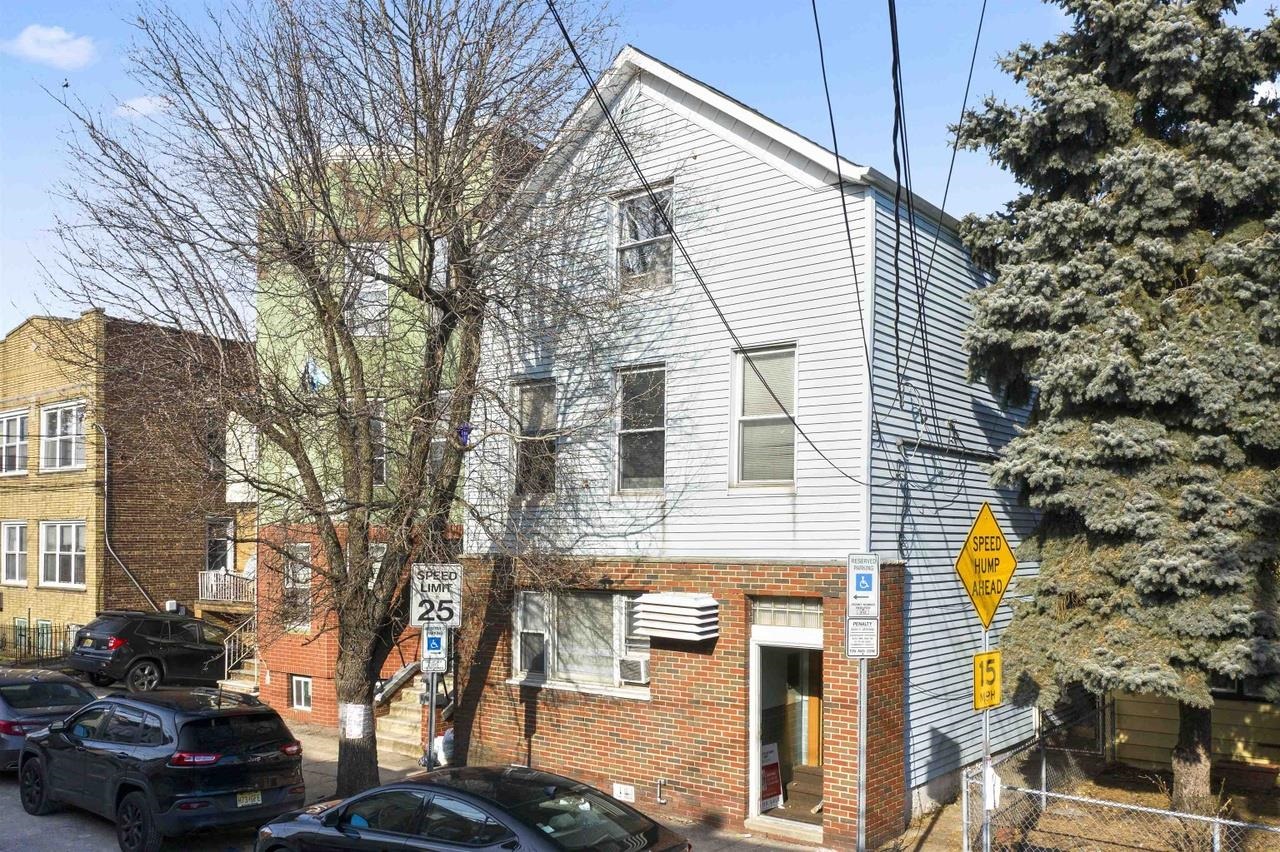 172 Beacon Avenue Jersey City NJ 07306