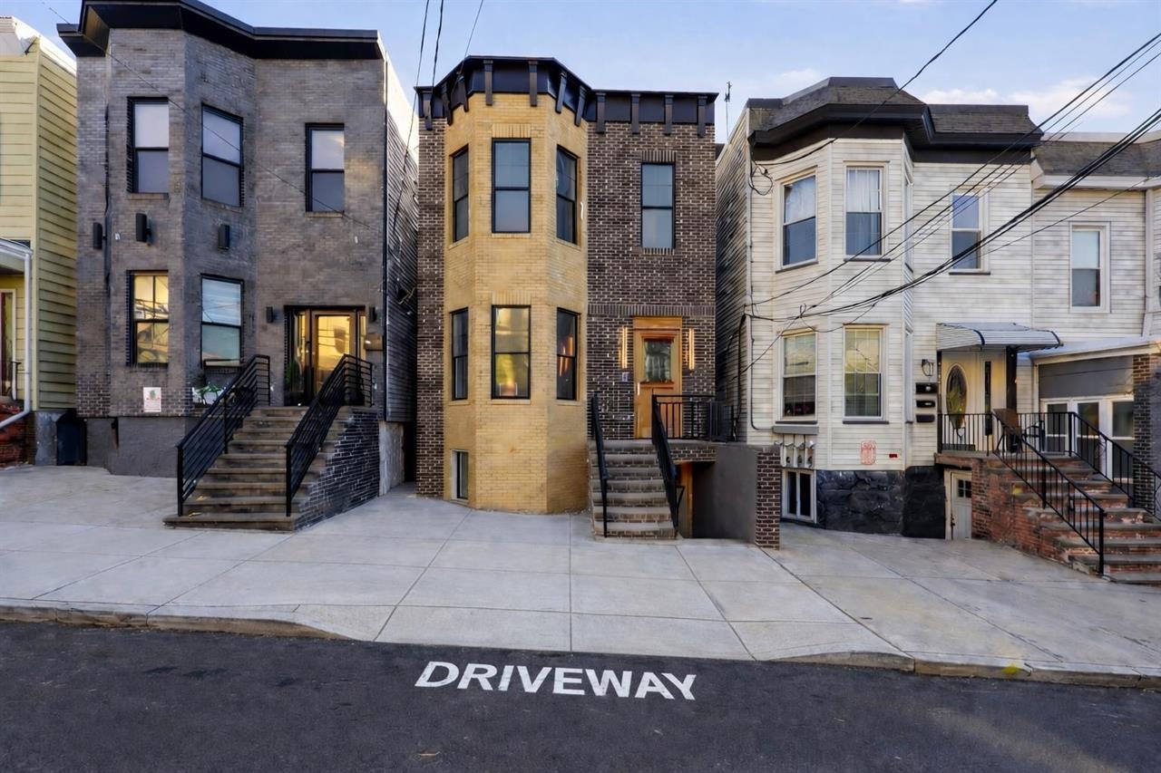 821 18th Street Union City NJ 07087