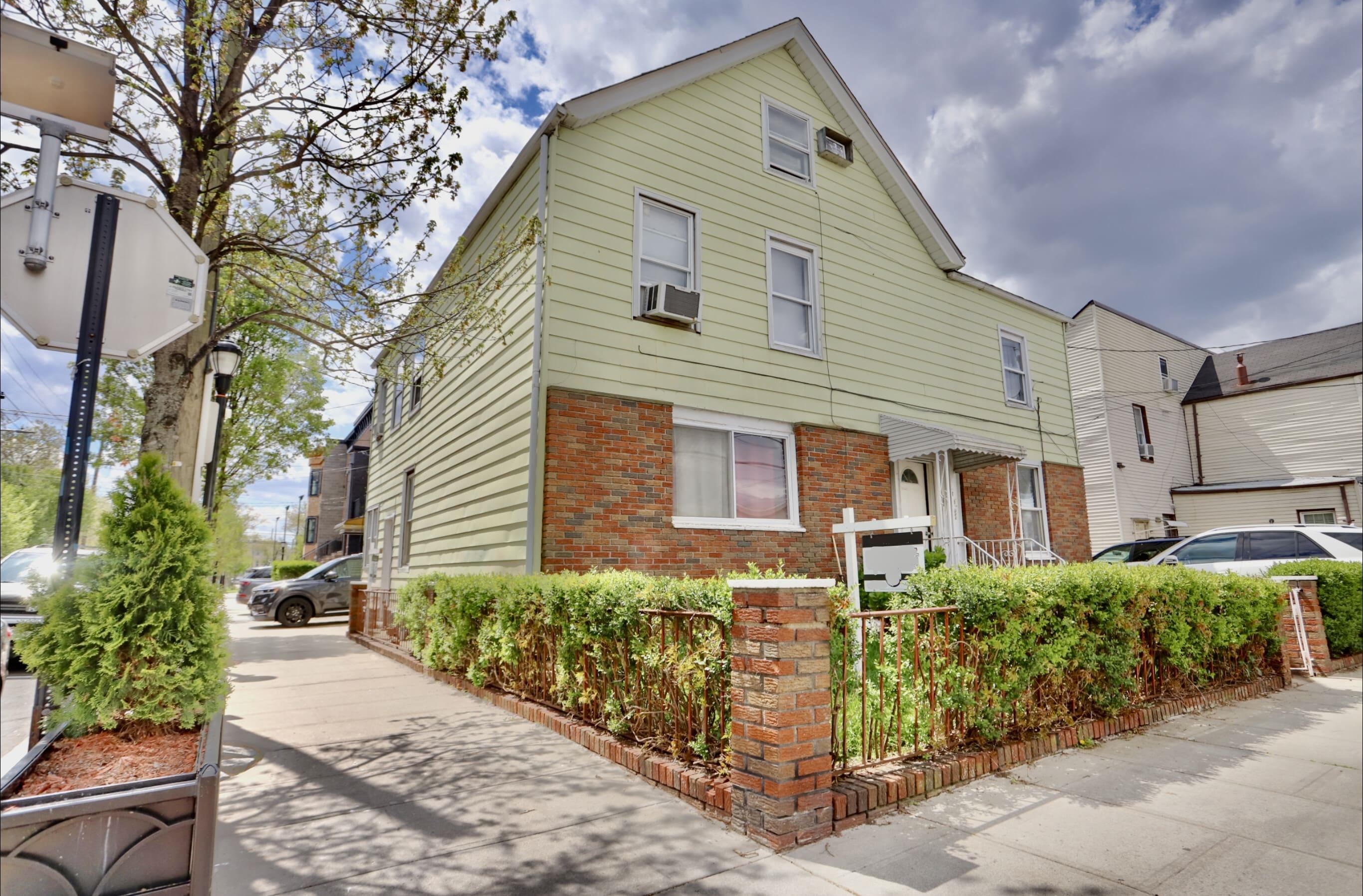 217-219 New York Avenue Union City NJ 07087