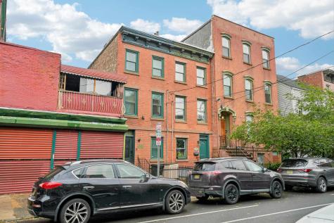 75 1/2 Erie Street Jersey City NJ 07302