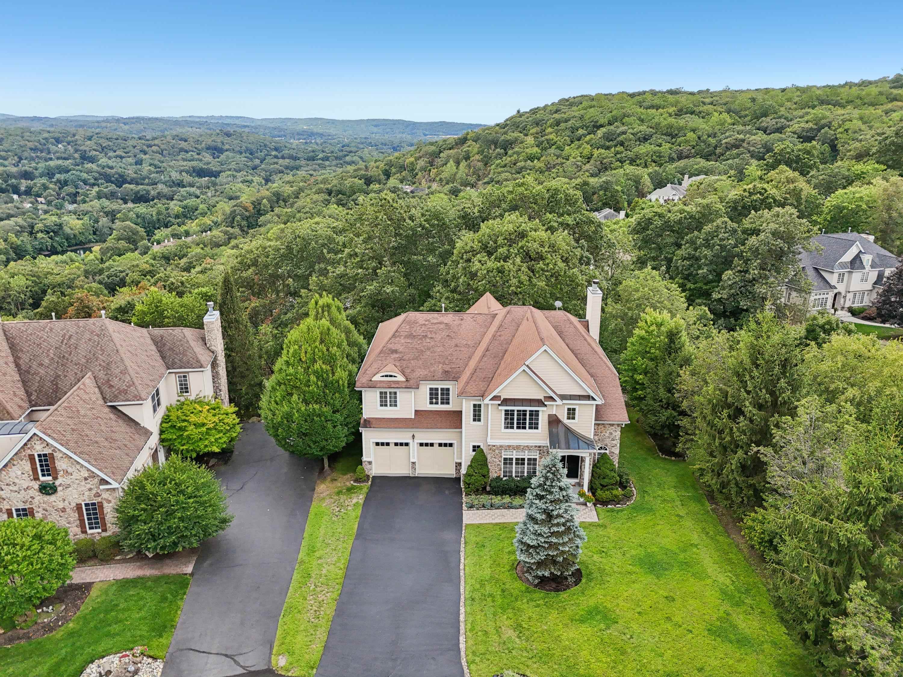 4 Point View Oakland NJ 07436-2366