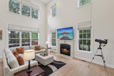 4 Point View Oakland NJ 07436-2366
