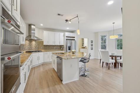 4 Point View Oakland NJ 07436-2366