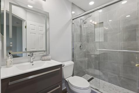 4 Point View Oakland NJ 07436-2366