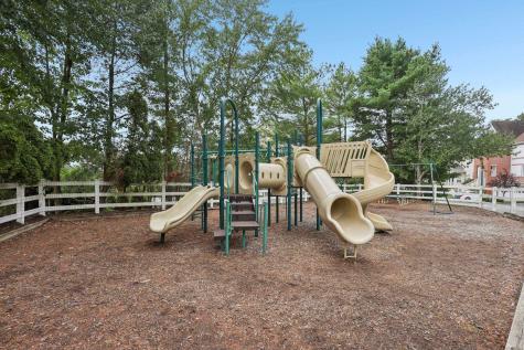 4 Point View Oakland NJ 07436-2366