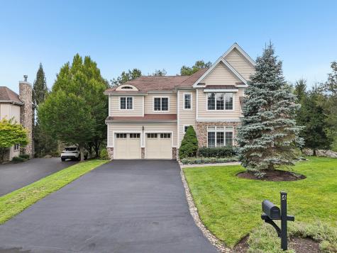4 Point View Oakland NJ 07436-2366