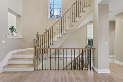 4 Point View Oakland NJ 07436-2366