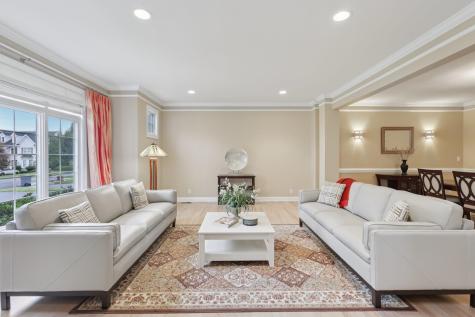 4 Point View Oakland NJ 07436-2366