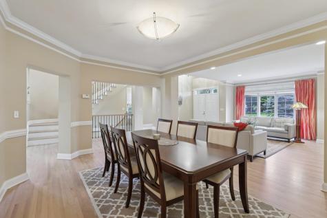4 Point View Oakland NJ 07436-2366