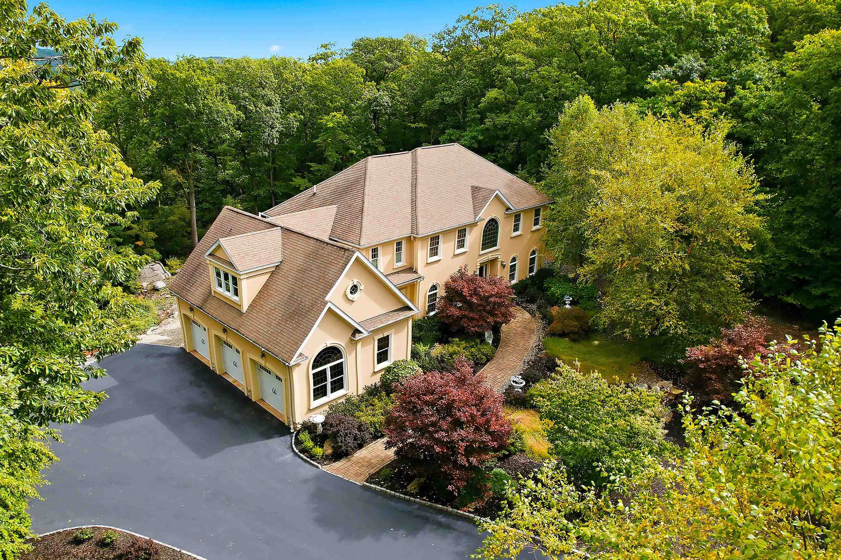 21 Pine Hill Road Mahwah NJ 07430-1012