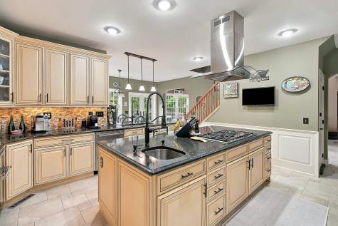 21 Pine Hill Road Mahwah NJ 07430-1012