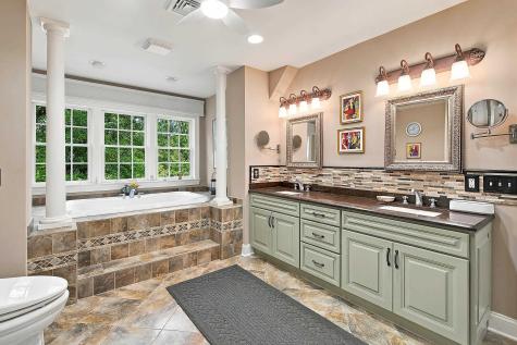 21 Pine Hill Road Mahwah NJ 07430-1012