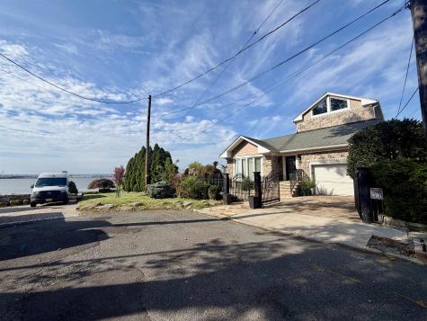 33 Roosevelt Terrace Bayonne NJ 07002