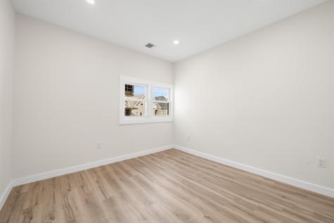 13 East 32nd Street Bayonne NJ 07002