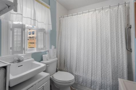 8315 4th Avenue North Bergen NJ 07047
