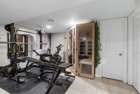 5 75th Street North Bergen NJ 07047