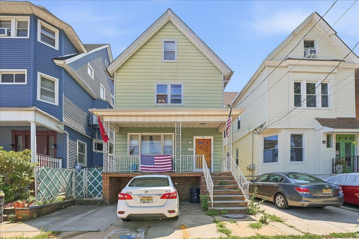 24 East 33rd Street Bayonne NJ 07002