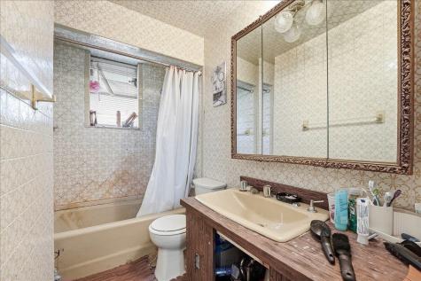 24 East 33rd Street Bayonne NJ 07002