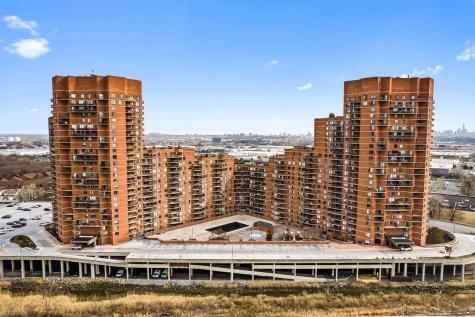2138 Harmon Cove Tower Secaucus NJ 07094