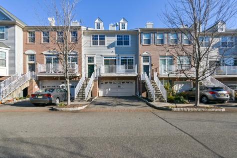 12 Alexander Court Jersey City NJ 07305