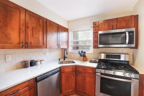 25 Parkview Terrace Bayonne NJ 07002