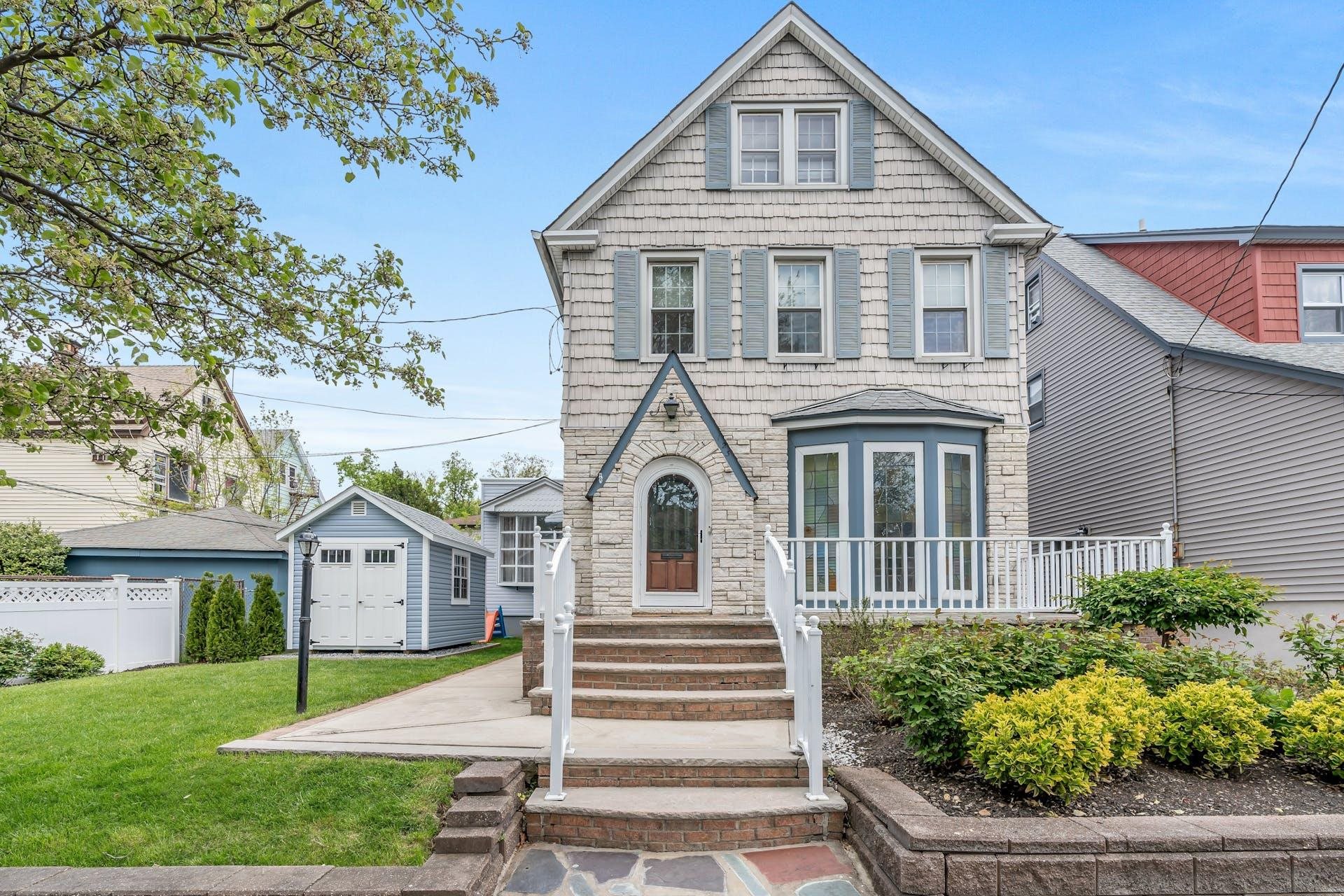 123 West 38th Street Bayonne NJ 07002