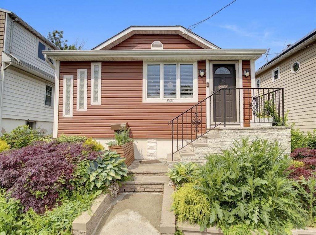 1507 Hiawatha Avenue Hillside NJ 07205