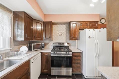 136 Poplar Street Jersey City NJ 07307