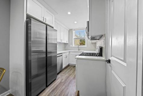 4 Parkside Lane Bayonne NJ 07002
