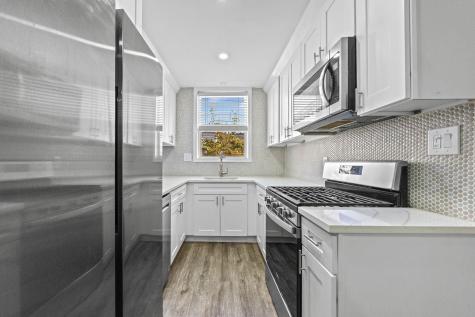 4 Parkside Lane Bayonne NJ 07002