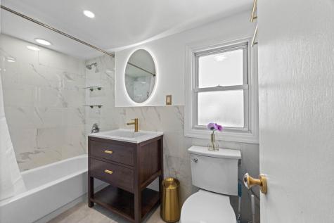 4 Parkside Lane Bayonne NJ 07002