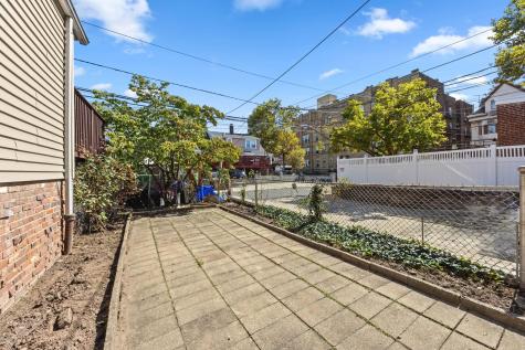4 Parkside Lane Bayonne NJ 07002