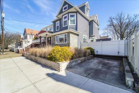 10-12 Hartley Place Bayonne NJ 07002