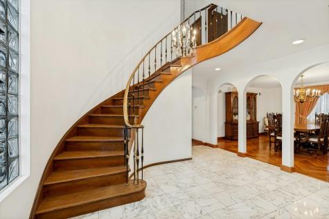 46 Avenue B Bayonne NJ 07002