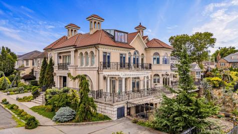 32 Benmore Terrace Bayonne NJ 07002