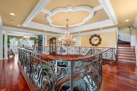 32 Benmore Terrace Bayonne NJ 07002