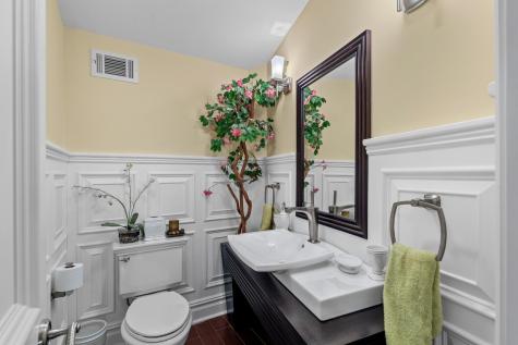 32 Benmore Terrace Bayonne NJ 07002