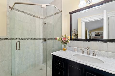 32 Benmore Terrace Bayonne NJ 07002