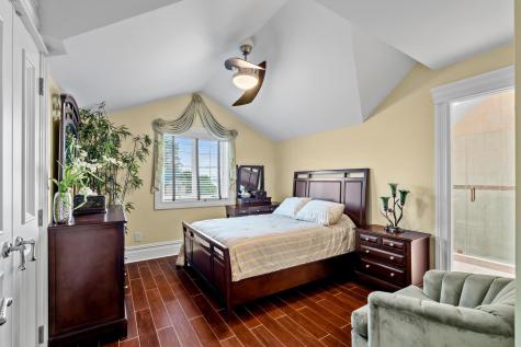 32 Benmore Terrace Bayonne NJ 07002