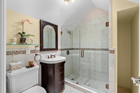 32 Benmore Terrace Bayonne NJ 07002