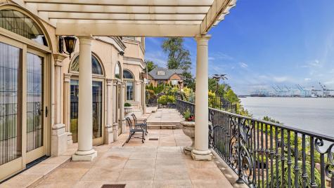 32 Benmore Terrace Bayonne NJ 07002