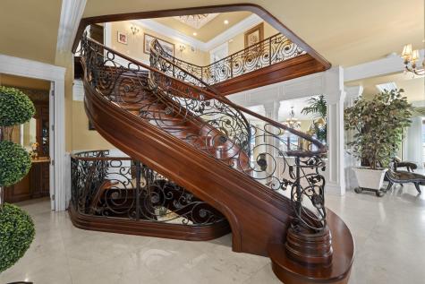 32 Benmore Terrace Bayonne NJ 07002