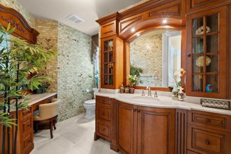 32 Benmore Terrace Bayonne NJ 07002