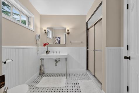 2 Howard Place Bayonne NJ 07002