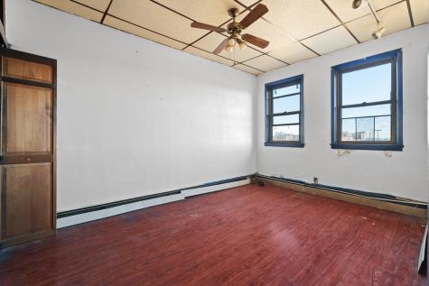 526 Avenue E Bayonne NJ 07002