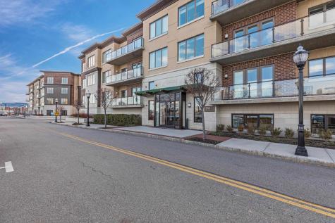 250 Henley Place Weehawken NJ 07086