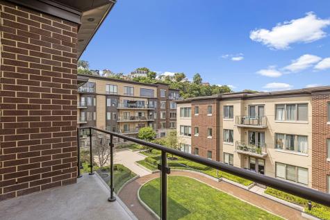 250 Henley Place Weehawken NJ 07086