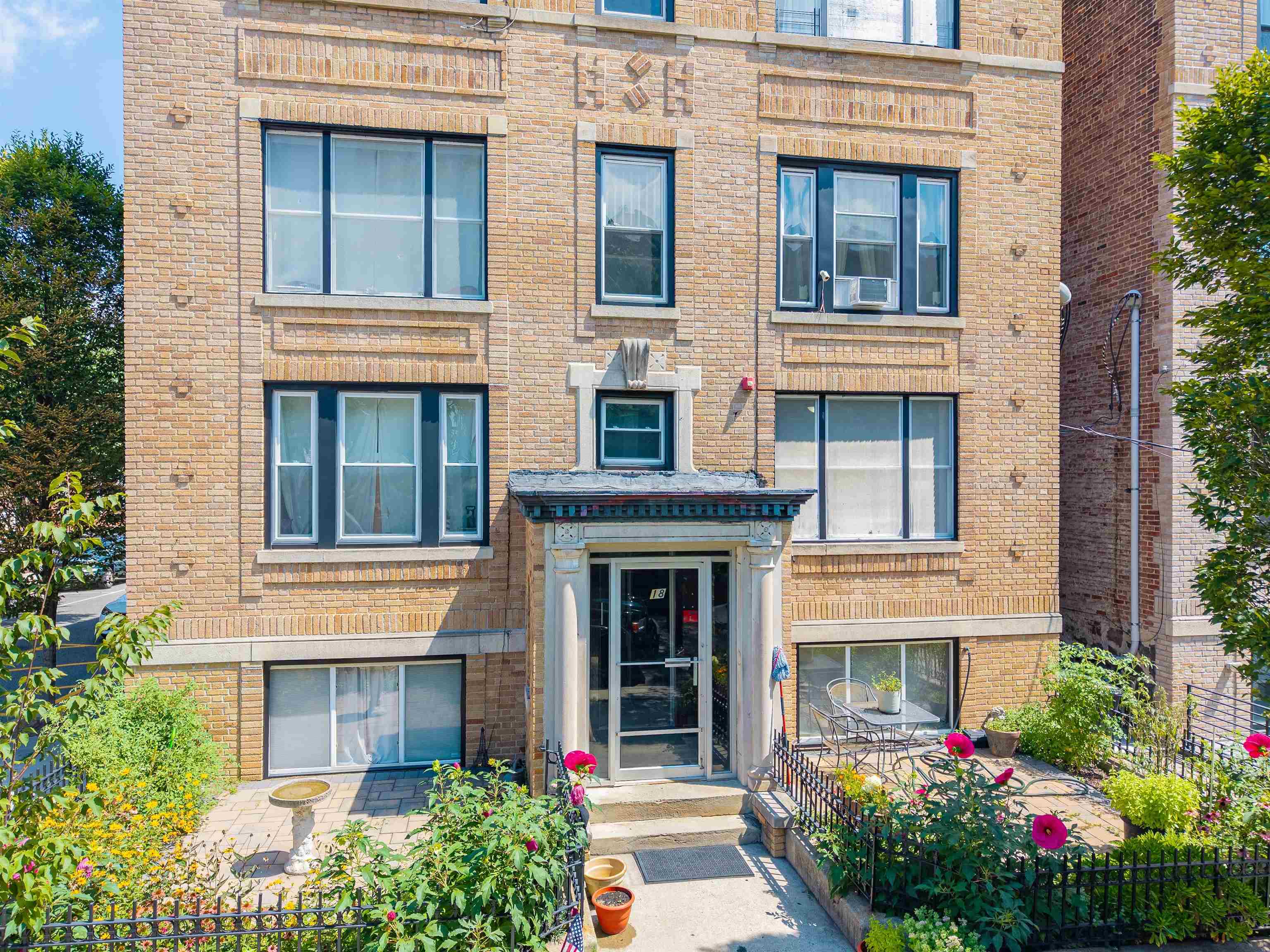 18 Oak Street Weehawken NJ 07086
