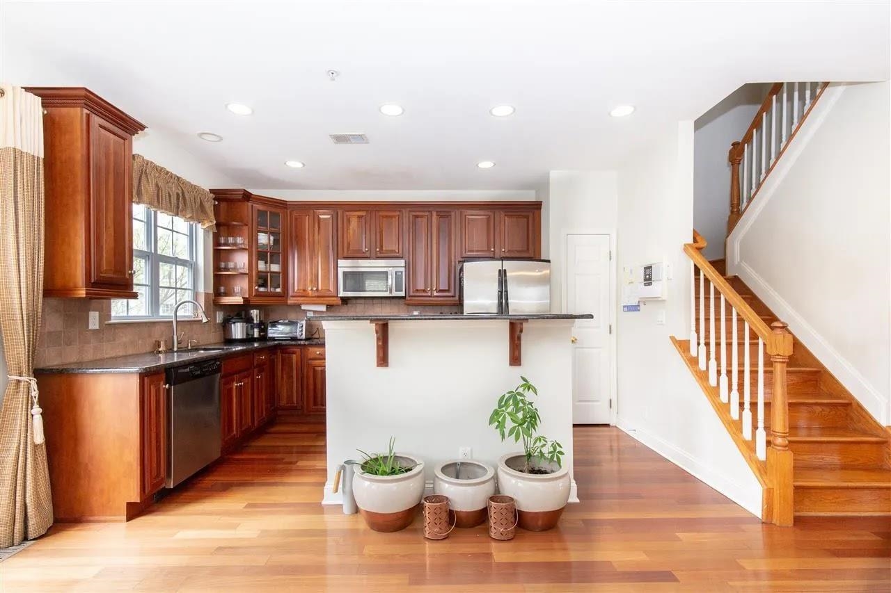 40 Mallard Place Secaucus NJ 07094
