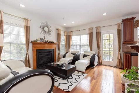 40 Mallard Place Secaucus NJ 07094